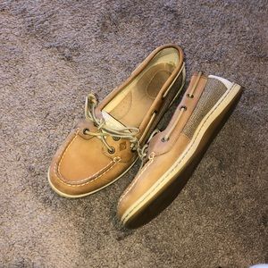 Women’s sperrys!